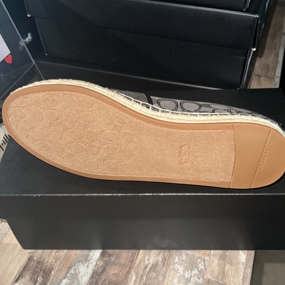 Coach - Picture 4 of 5